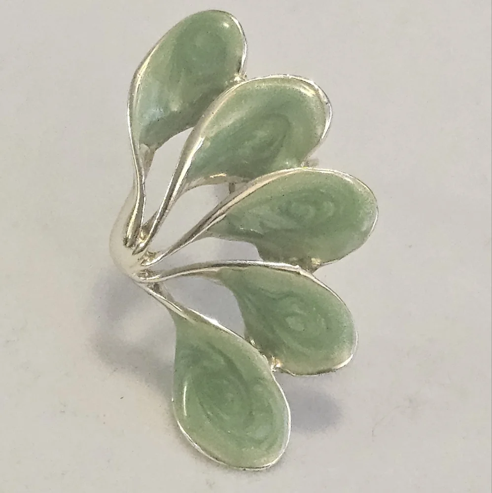 Vintage Dainty Green Enamel Floral Theme Clip On Earrings. - Picture 2 of 6